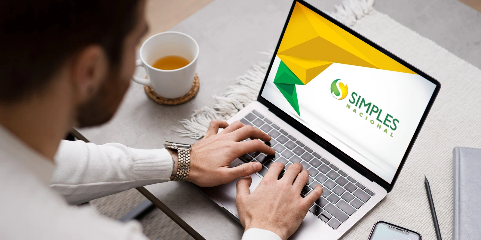 Congelamento do teto do Simples pode sufocar pequenas empresas. Entenda os impactos e como planejar.