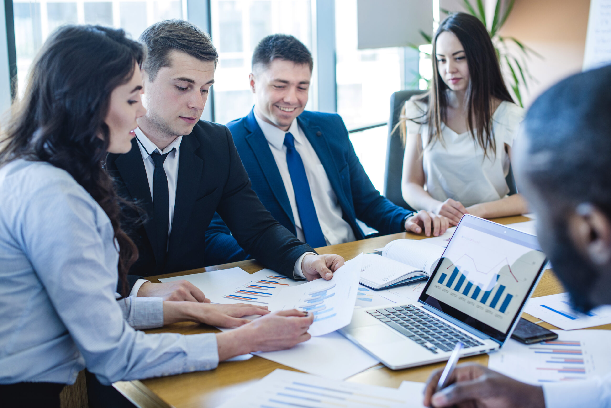 O custo fixo invisível da irregularidade fiscal reduz lucro, crédito e competitividade. Entenda riscos e como eliminar esse impacto na sua empresa.