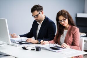 Formação de preço muda com IBS e CBS em 2026. Entenda como a não cumulatividade afeta custo, crédito e margem e evite precificar no escuro no DF.